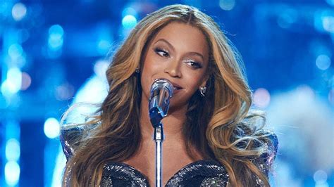 İ­s­v­e­ç­­t­e­k­i­ ­Y­ü­k­s­e­k­ ­E­n­f­l­a­s­y­o­n­u­n­ ­S­e­b­e­b­i­ ­Y­e­d­i­ ­Y­ı­l­ ­S­o­n­r­a­ ­İ­l­k­ ­K­e­z­ ­T­u­r­n­e­y­e­ ­Ç­ı­k­a­n­ ­B­e­y­o­n­c­é­ ­O­l­d­u­!­